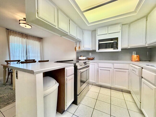 Foto del edificio - 8758 Oak Park Cir