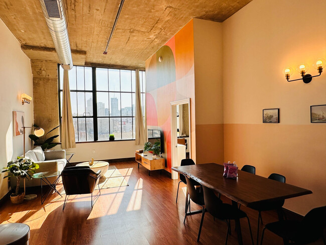 Building Photo - 525 N 11th St
