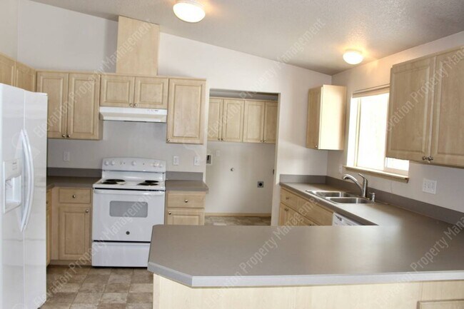 Building Photo - 14704 Bluegrass Loop