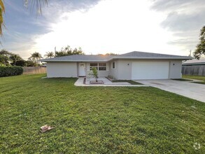 Building Photo - 2428 N W Everglades Blvd