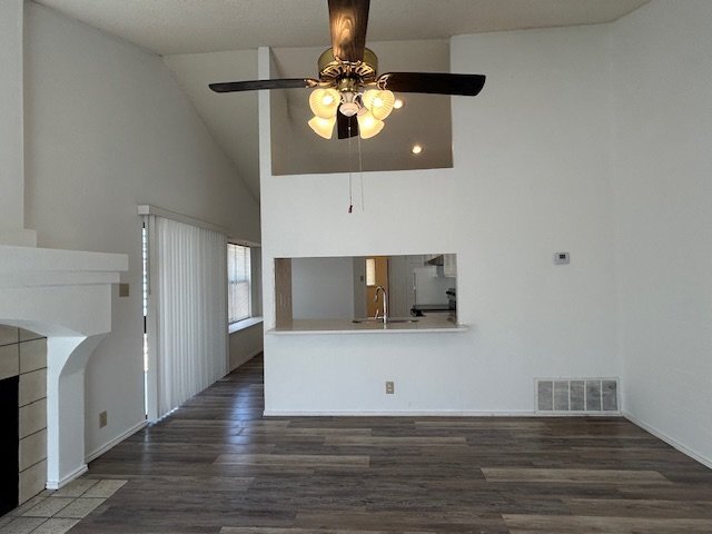 Foto del edificio - Heritage Park Updated 3 Bedroom **Zero Sec...