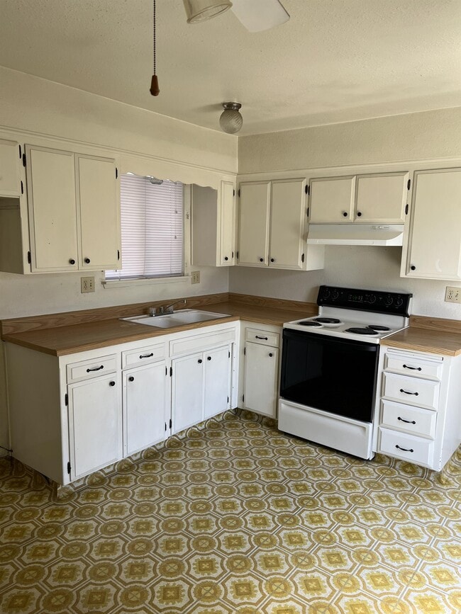 Building Photo - 2701 S Fontana Ct