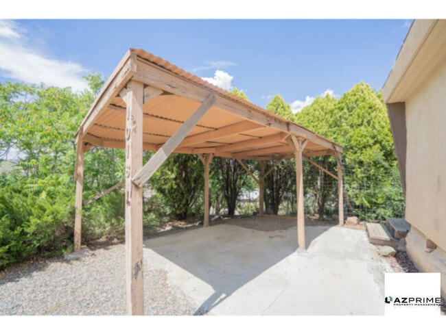 Foto del edificio - Discover Tranquility in this Charming Maye...