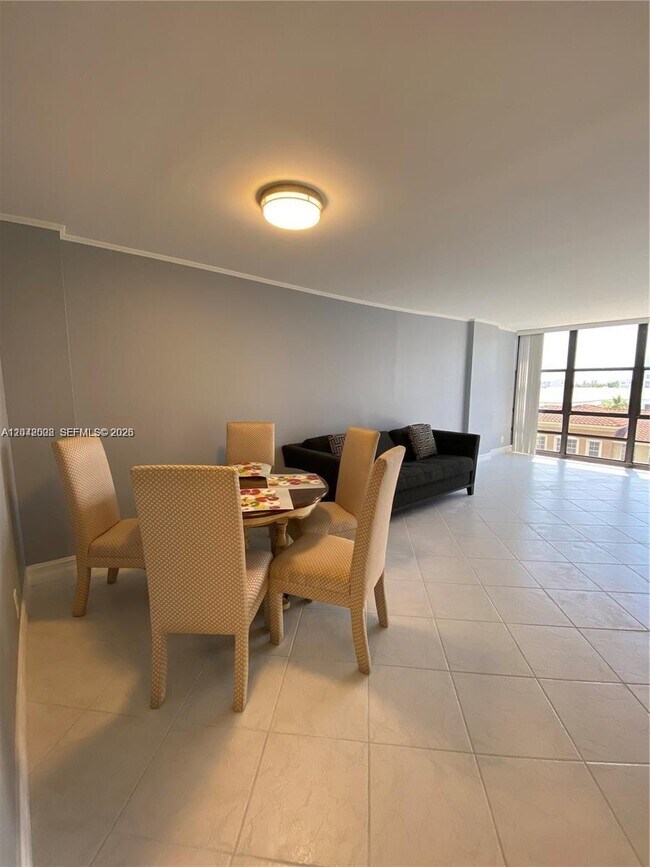 Building Photo - 2049 S Ocean Dr