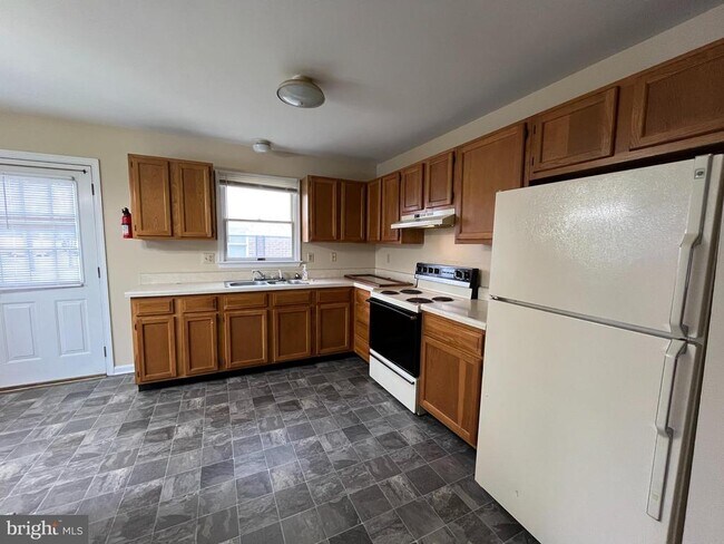 Foto del edificio - 704 Thomas Ln