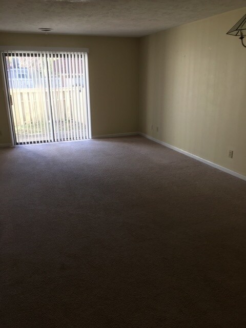 Building Photo - 2bedroom 1.5bath Townhouse Carolina Road $...