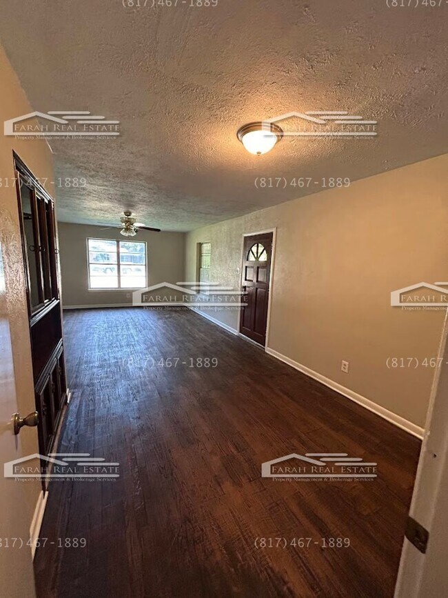 Building Photo - AVAILABLE NOW! 4bd 2ba in Dallas, TX!