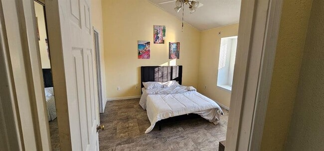 Building Photo - 18534 Trail Bend Ln