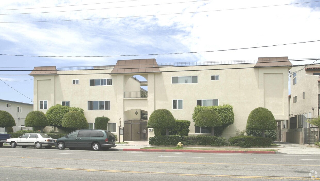 Primary Photo - Wellington Court