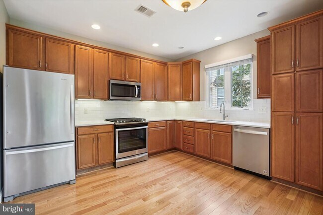 Building Photo - 43625 Dunhill Cup Square