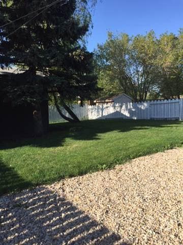 Photo du bâtiment - 9221-9111 111 Ave