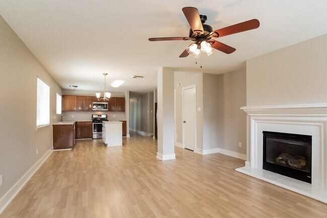 Foto del edificio - 422 Laurel Timbers Dr
