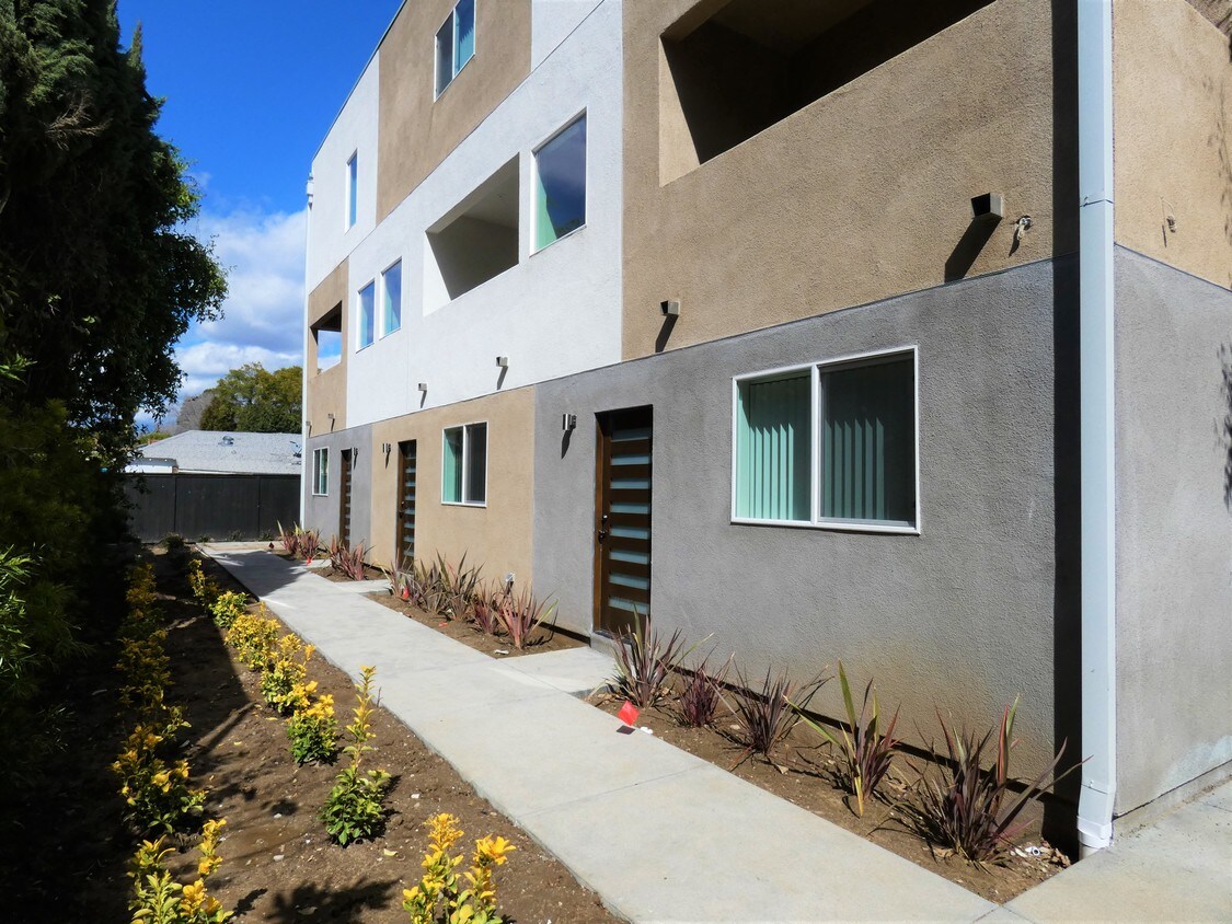 Foto principal - 7327 Kester Ave