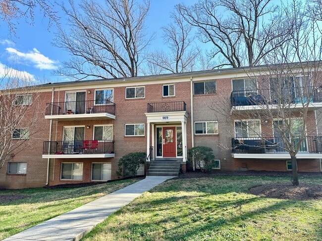 Beautifully kept, spacious one bedroom condo in the award winning Bethesda Parkside Community! - Beautifully kept, spacious one bedroom condo in the award winning Bethesda Parkside Community!