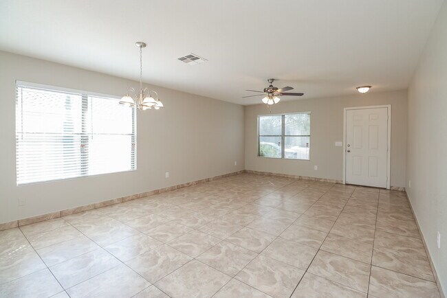 Foto del edificio - 2768 W San Carlos Ln
