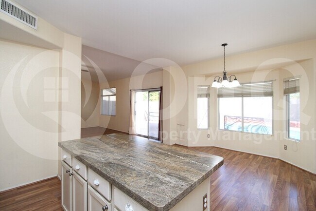 Foto del edificio - 19611 N 33rd St