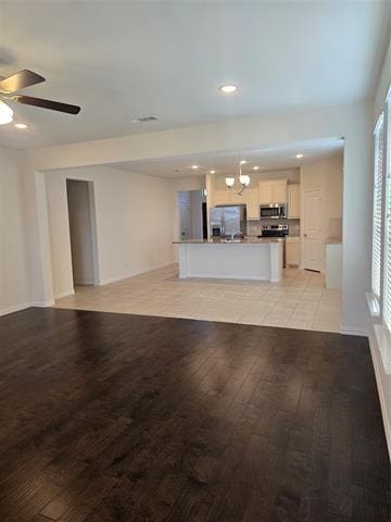 Foto del edificio - 817 Holbrook Rd