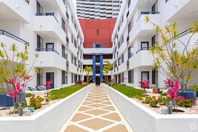 Patio - 600 Front Apartments