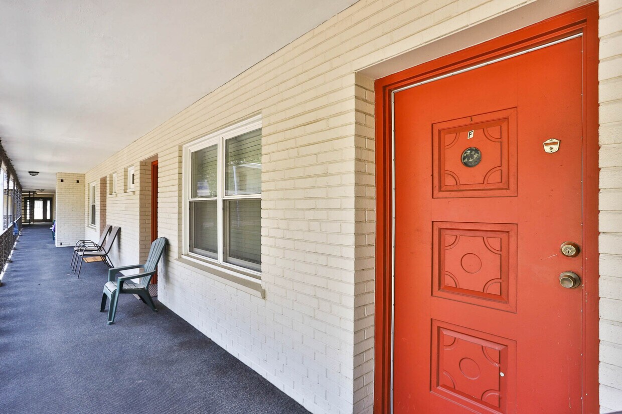 Primary Photo - 137 E Lockwood Ave