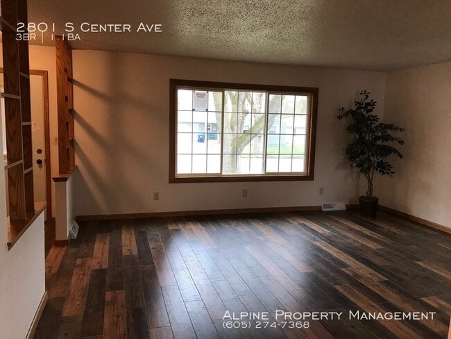 Building Photo - 2801 S Center Ave