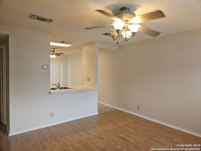 Building Photo - 3 Bedroom Near Medical Center & USAA!
