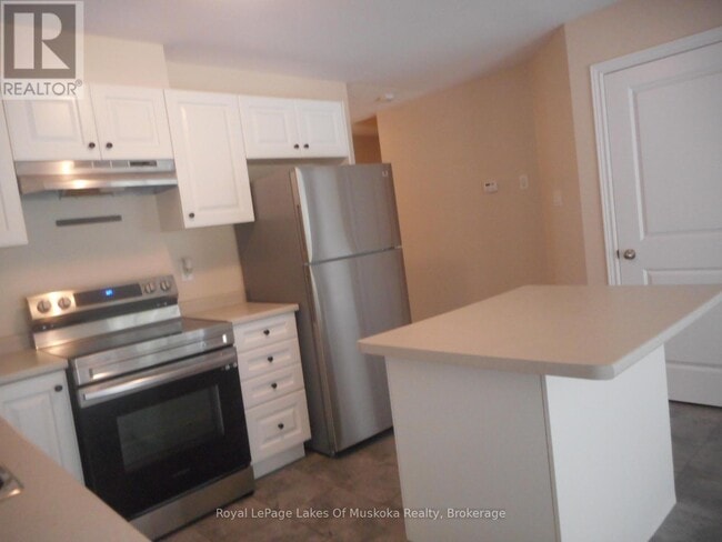 Building Photo - 255 Daffodil Ct.
