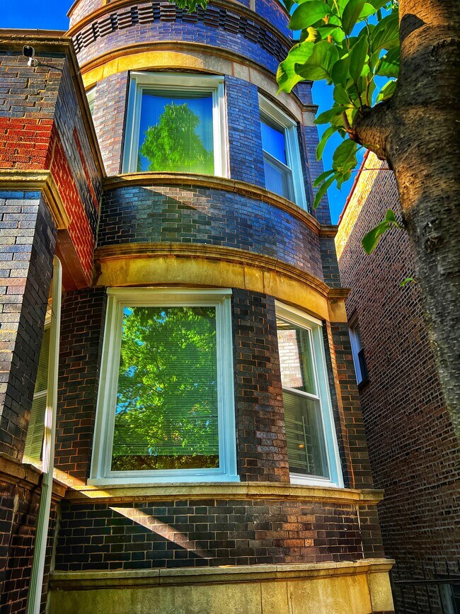 Building Photo - 3932 W Van Buren St