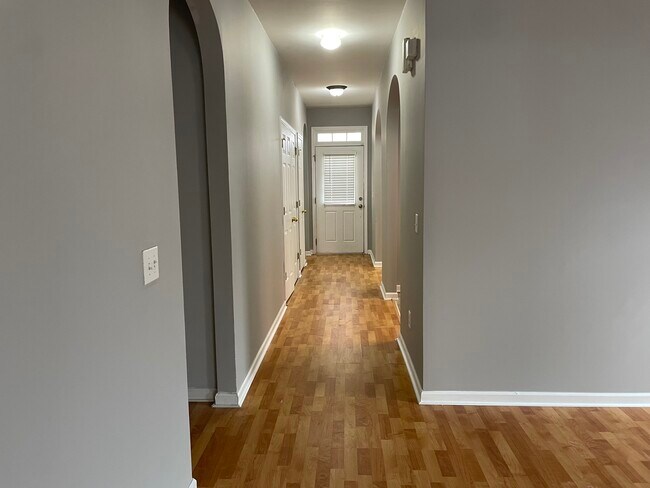 Building Photo - 6109 Park Close