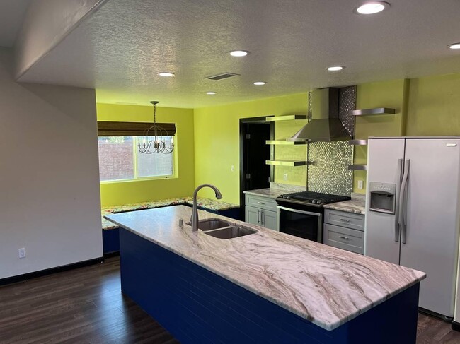 Foto del edificio - 220 Roehl Rd NW