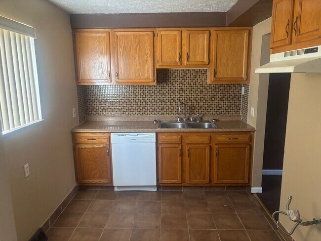 Foto del edificio - Charming 2-Bedroom Property in Prime Location