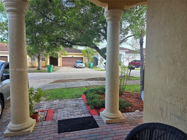 Building Photo - 15103 SW 11th Ln