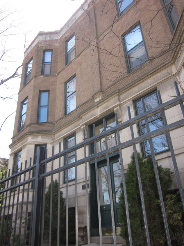Primary Photo - 1944 N Seminary Ave