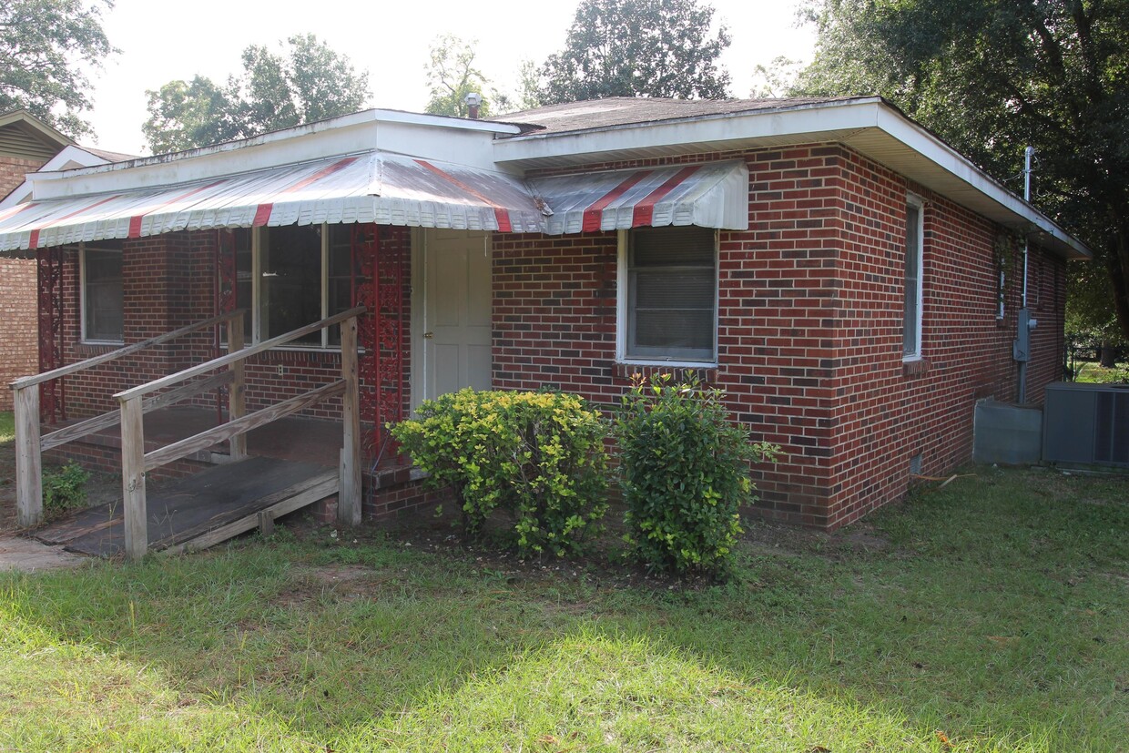 Primary Photo - 706 W Mercer Ave