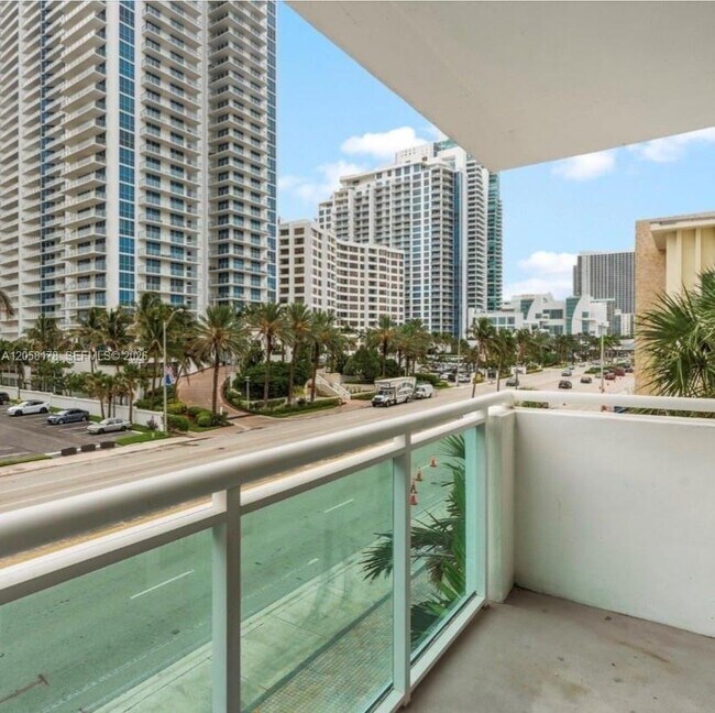 Foto del edificio - 3000 S Ocean Dr