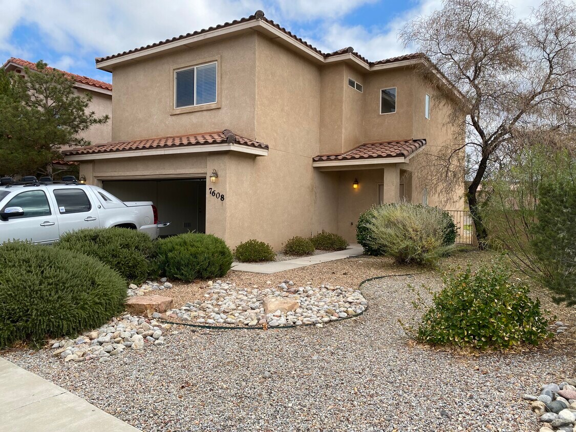 Primary Photo - 7608 Calle Comodo NE