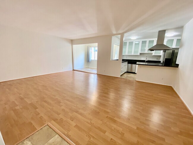 Foto del edificio - 5651 Sumner Way