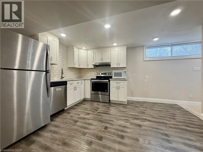 Building Photo - 66 Nine Pines Rd