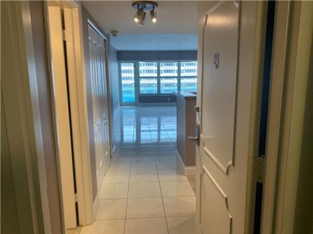 Building Photo - 3900 Galt Ocean Dr