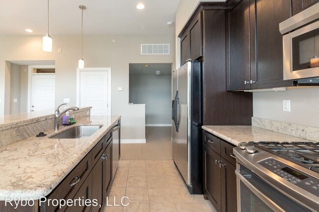 Building Photo - 2 br, 2 bath House - 6615 Alamo 1C