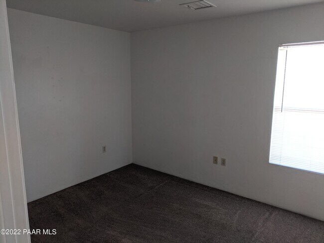 Building Photo - 4440 N Viewpoint Dr