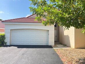 Building Photo - 435 Somerset Way