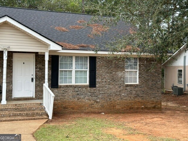 Building Photo - 323 Carriage Ln