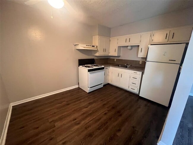 Building Photo - 3106 Duval St