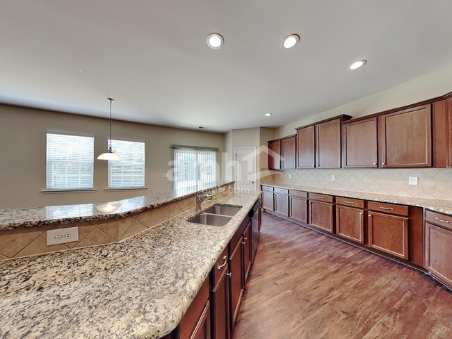 Building Photo - 2664 Southern Trace Dr