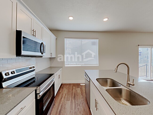 Foto del edificio - 2412 E Surry Way