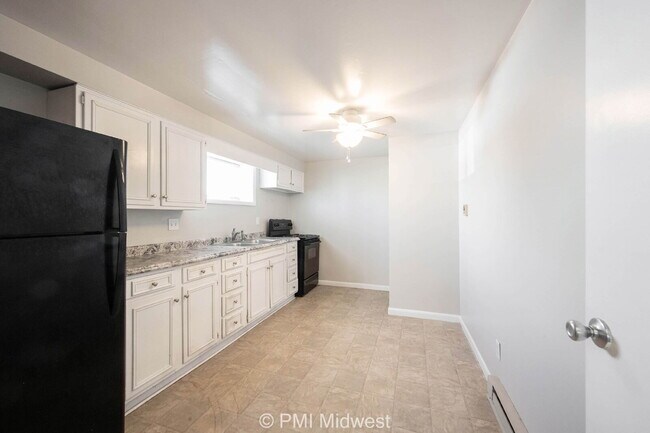 Foto del edificio - "Charming 1-Bedroom Apartment in Avon with...