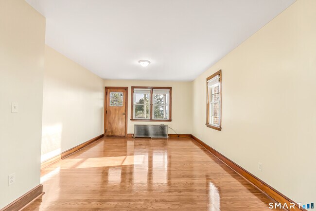 Foto del edificio - 24 Pilgrim Ave