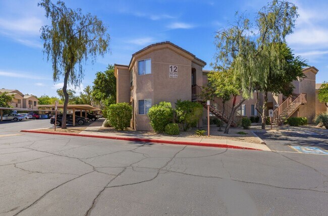 Foto del edificio - Modern 3BR Condo in Cave Creek | Resort-Style Amenities + Utilities Included!
