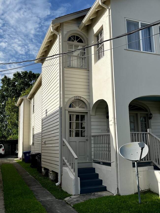 Building Photo - 2671 Gladiolus St