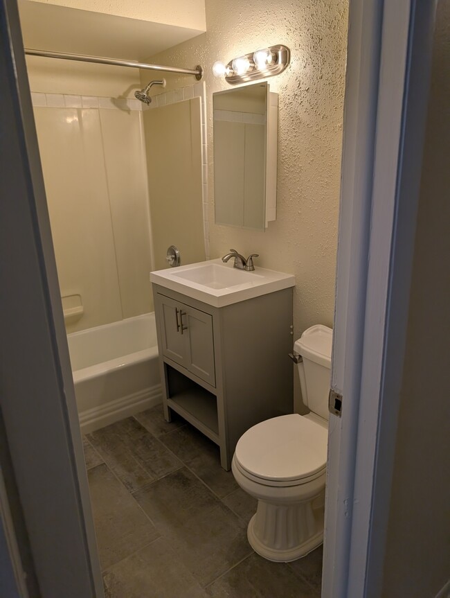 Baño - 924 Warren Ave